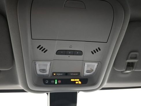 Used 2023 GMC Terrain SLT image 46