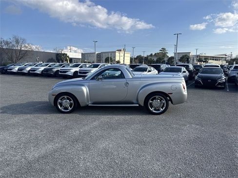Used 2005 Chevrolet SSR w/ Preferred Equipment Group image 8