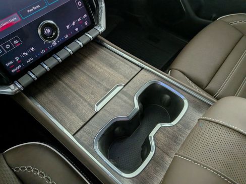 New 2026 GMC Acadia Denali Ultimate w/ LPO, Floor Liner Package AWD/4WD image 27