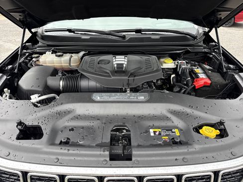 Used 2023 Jeep Wagoneer L Series III w/ Preferred Equipment Group image 49