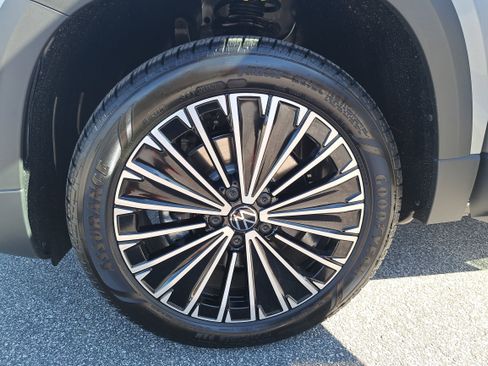 New 2026 Volkswagen Taos SE image 16