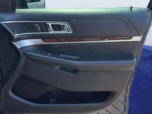 Used 2018 Ford Explorer Platinum AWD/4WD image 18