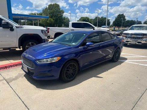 Used 2013 Ford Fusion SE FWD image 2