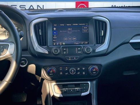 Used 2024 GMC Terrain SLT AWD/4WD image 9