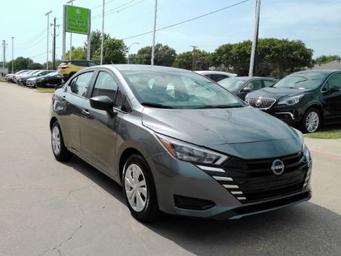 Used 2025 Nissan Versa S FWD image 4