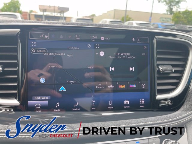 Used 2025 Chrysler Pacifica Limited FWD image 8