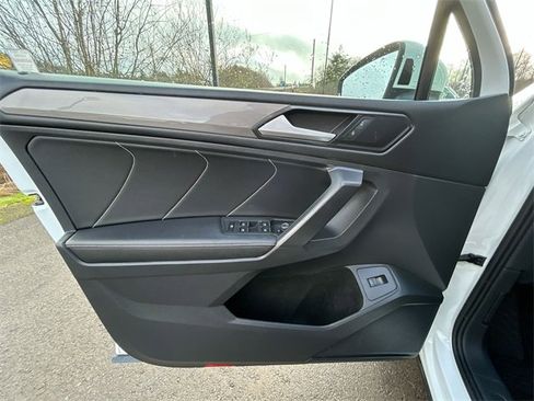 Used 2022 Volkswagen Tiguan SE image 21