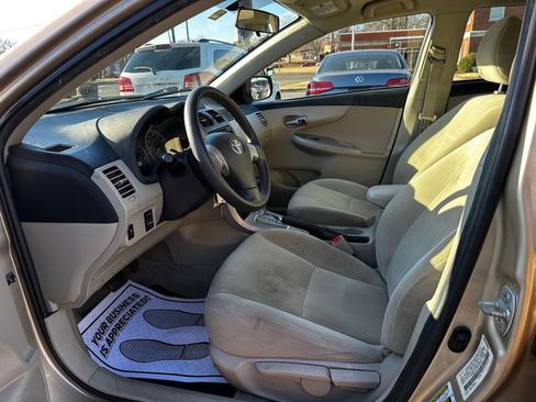 Used 2013 Toyota Corolla LE FWD image 11