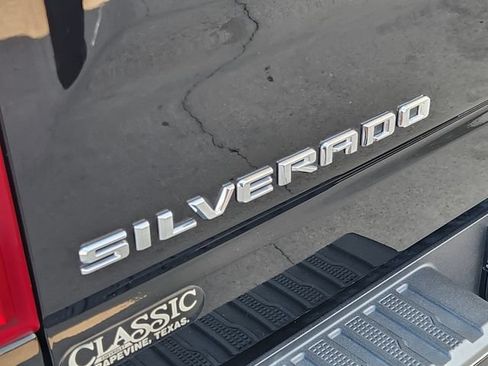 Used 2024 Chevrolet Silverado 1500 High Country w/ High Country Premium Package AWD/4WD image 9