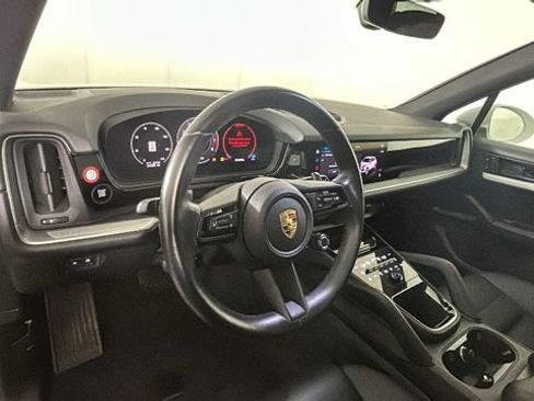Used 2024 Porsche Cayenne AWD/4WD image 14