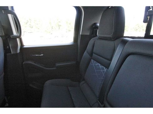 Used 2025 Nissan Frontier SV w/ SV Convenience Package RWD image 9