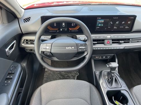 New 2025 Kia K4 LXS image 10