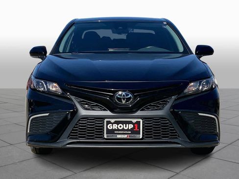 Used 2024 Toyota Camry SE image 4