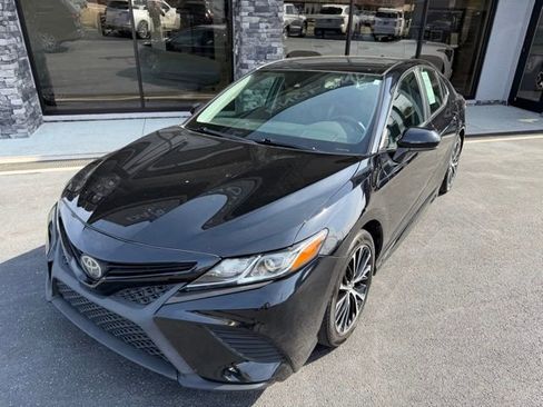 Used 2019 Toyota Camry SE w/ Carpet Mat Package image 7