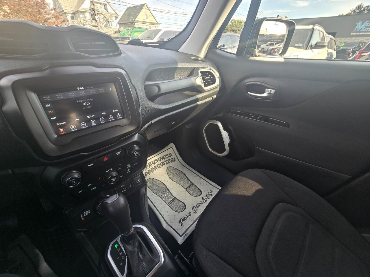 Used 2019 Jeep Renegade Latitude AWD/4WD image 11