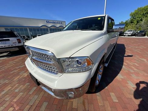 Used 2018 RAM 1500 Laramie w/ Convenience Group AWD/4WD image 25