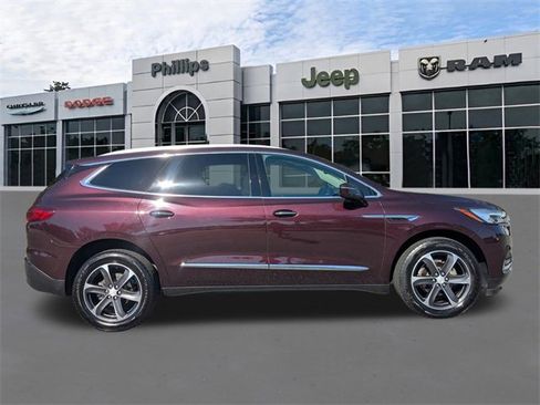 Used 2019 Buick Enclave Essence image 2