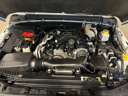 Used 2023 Jeep Gladiator Willys AWD/4WD image 40