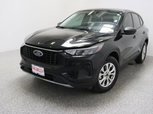 Used 2025 Ford Escape Active AWD/4WD image 2