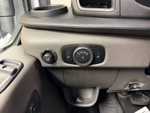 Used 2022 Ford Transit 350 DRW RWD image 20