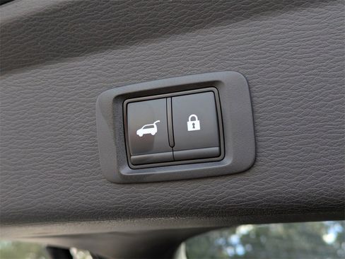 Used 2025 Mitsubishi Outlander SE image 14