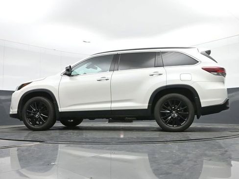 Used 2019 Toyota Highlander SE image 27