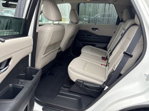 Used 2024 Nissan Pathfinder SL AWD/4WD image 14