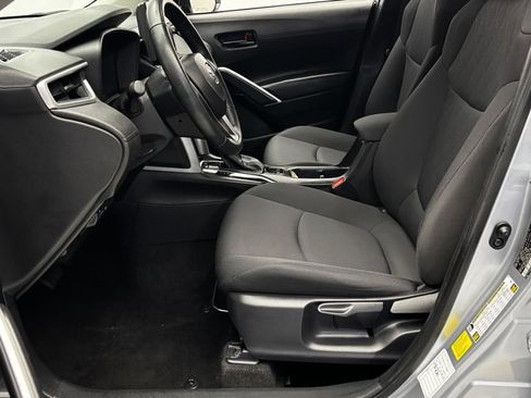 Used 2025 Toyota Corolla Cross LE FWD image 12