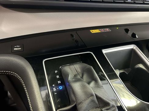 Used 2025 Toyota Sienna Platinum AWD/4WD image 28