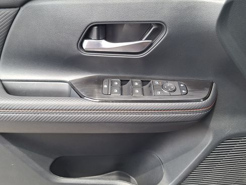 Used 2025 Nissan Kicks SR FWD image 17