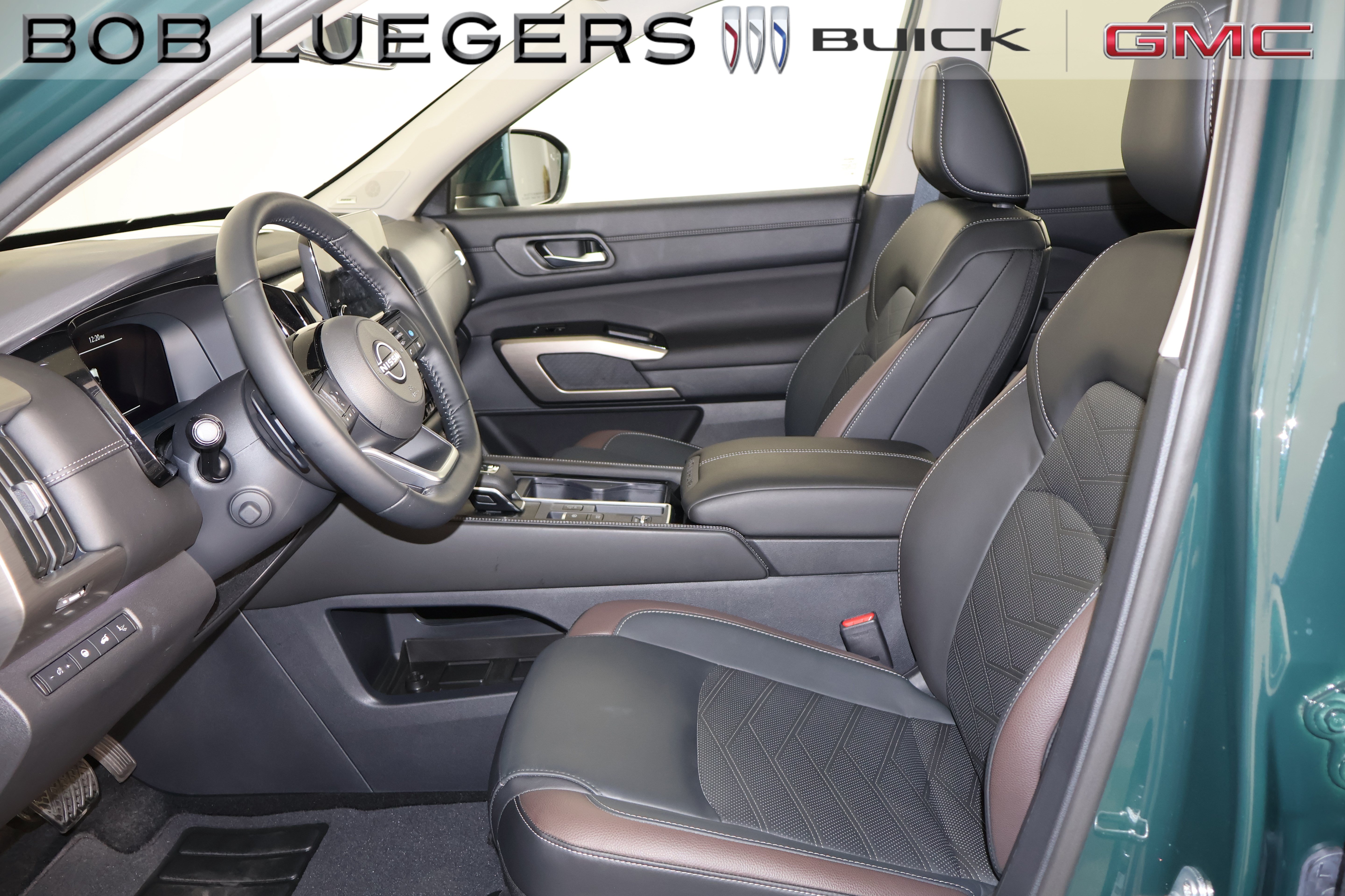 Used 2025 Nissan Pathfinder Platinum FWD image 7