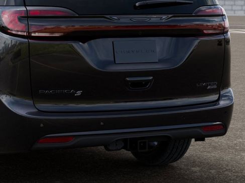 New 2027 Chrysler Pacifica Limited AWD/4WD image 13