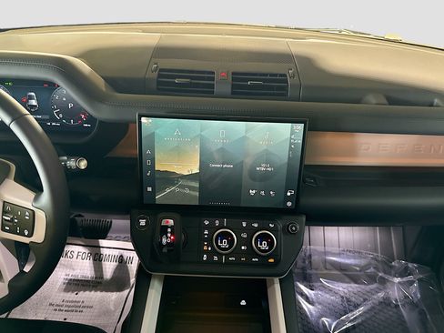 New 2026 Land Rover Defender 110 X-Dynamic SE AWD/4WD image 18