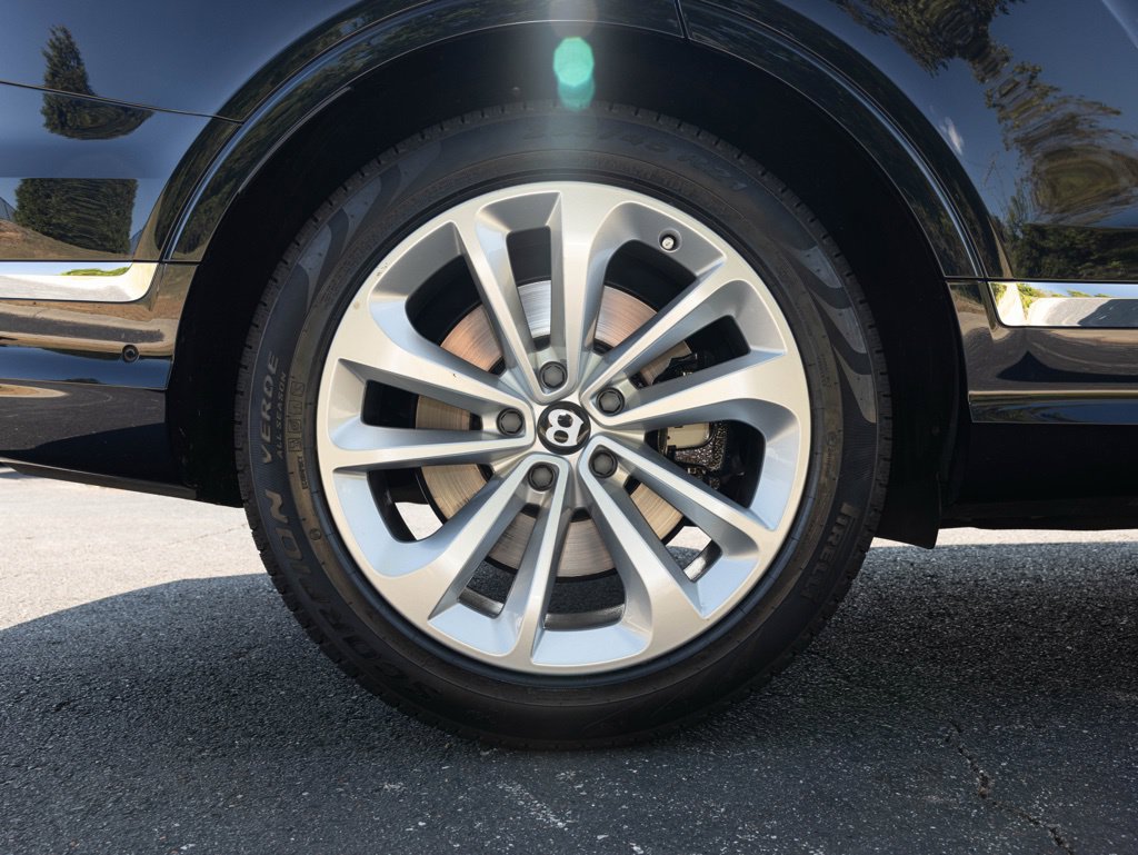 Used 2025 Bentley Bentayga AWD/4WD image 83