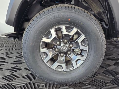 Used 2023 Toyota Tacoma TRD Off-Road image 11