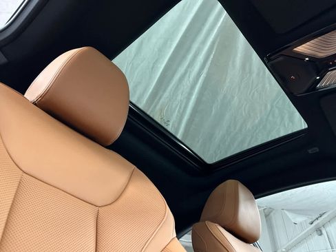 Used 2025 BMW 230i Coupe w/ Premium Package image 16