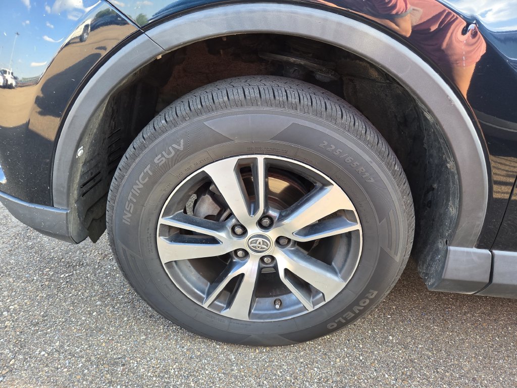 Used 2017 Toyota RAV4 XLE FWD image 4