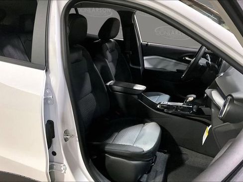 New 2026 Chevrolet Trax LT w/ Driver Confidence Package image 11