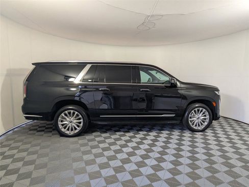 Used 2023 Cadillac Escalade ESV Premium Luxury image 5