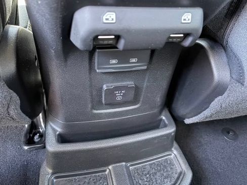 Used 2025 Jeep Wrangler Unlimited Sahara AWD/4WD image 9