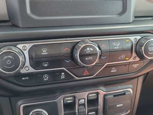 Used 2020 Jeep Gladiator Sport w/ Quick Order Package 24S AWD/4WD image 15