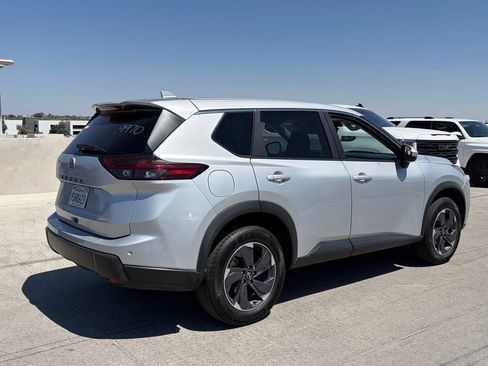 Used 2025 Nissan Rogue SV FWD image 2