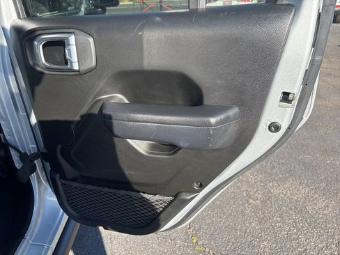 Used 2024 Jeep Wrangler Unlimited Rubicon AWD/4WD image 16