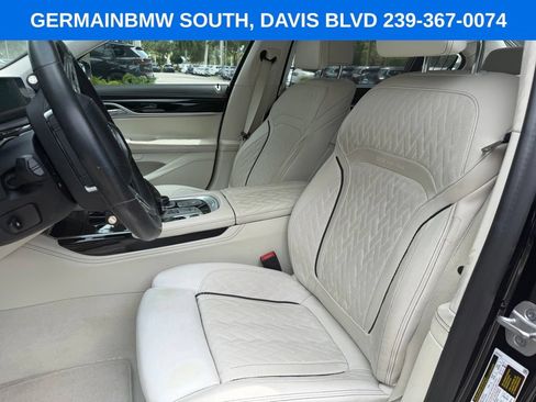 Used 2022 BMW ALPINA B7 xDrive AWD/4WD image 24