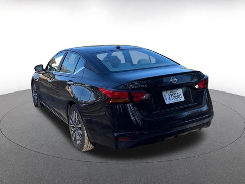 Used 2025 Nissan Altima 2.5 SV image 11