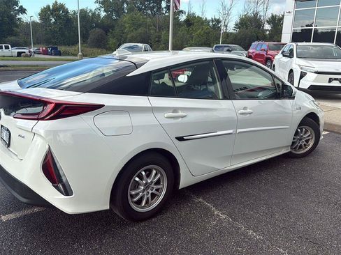 Used 2020 Toyota Prius Prime XLE FWD image 4