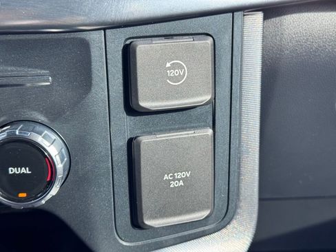 Used 2025 Ford F150 Platinum w/ Equipment Group 702A High image 38