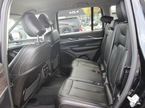 Used 2023 Jeep Grand Cherokee Limited AWD/4WD image 26
