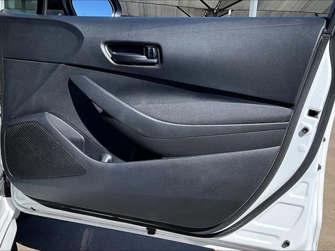Used 2022 Toyota Corolla LE image 25