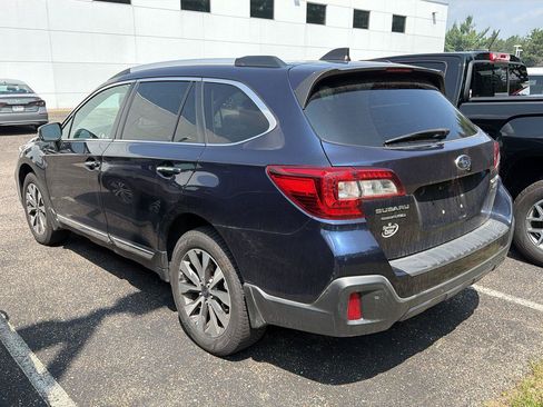 Used 2018 Subaru Outback 3.6R Touring AWD/4WD image 10